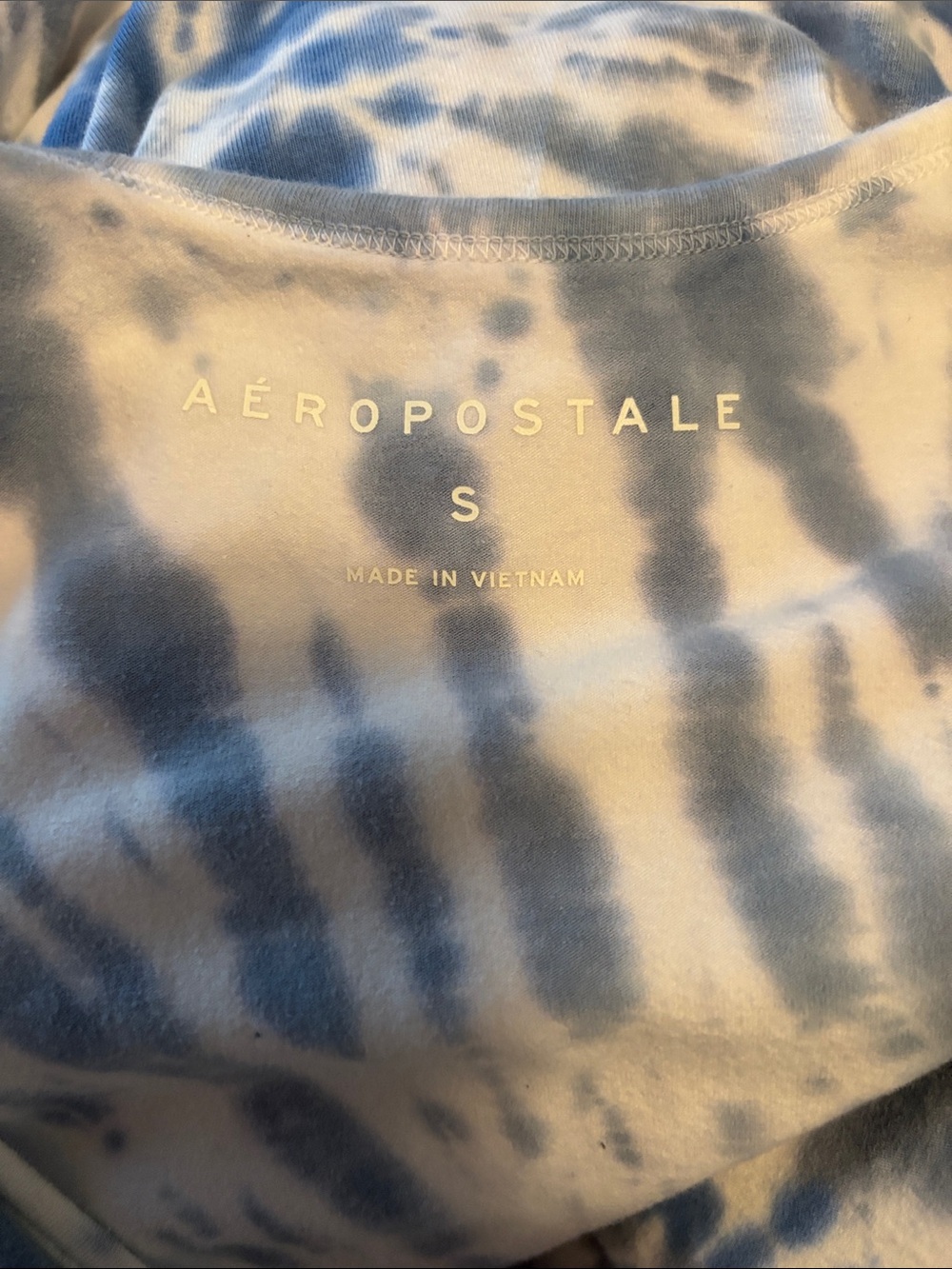 CLOSET CLEANOUT PRICED TO MOVE! Aeropostale Light Blue & White Tie-Dye Tank Top - Picture 2 of 5